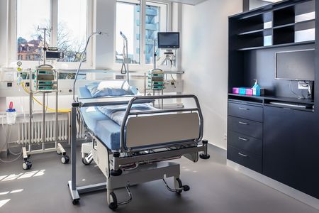 Aufwachraum Aufwachraum mit Bett und Monitor