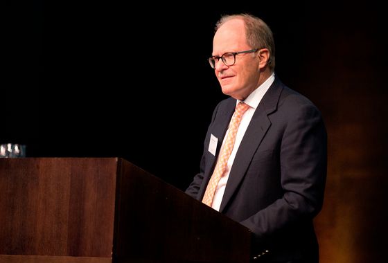 Professor Gerber begrüsst die Gäste.