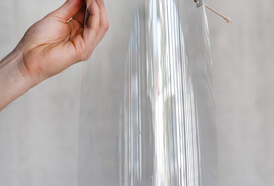 ...ist mit einer sterilisierbaren und austauschbaren Schutzfolie versehen.