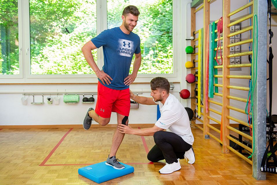 Physiotherapy helps with problems of weightbearing and also with the training build-up. Balgrist, Sports medicine, Physiotherapy