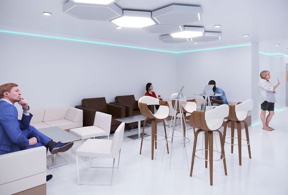 In der Lobby können Teilnehmende Operationen auf dem Touch-Display verfolgen. Lobby mit Personen