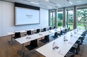 Seminarraum mit Klassenzimmer-Bestuhlung Bestuhlung «Klassenzimmer»