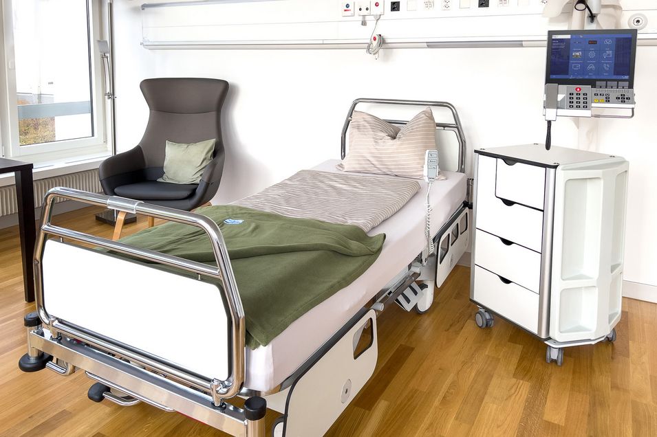 Blick auf das Patientenbett mit «Bedside»-Terminal