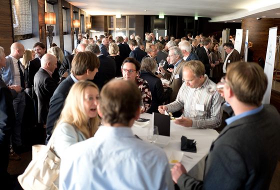 Die geladenen Gäste, Referenten und Fachspezialisten unter sich.