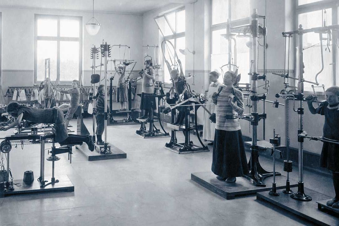 Blick in den damaligen Gymnastikraum von 1945