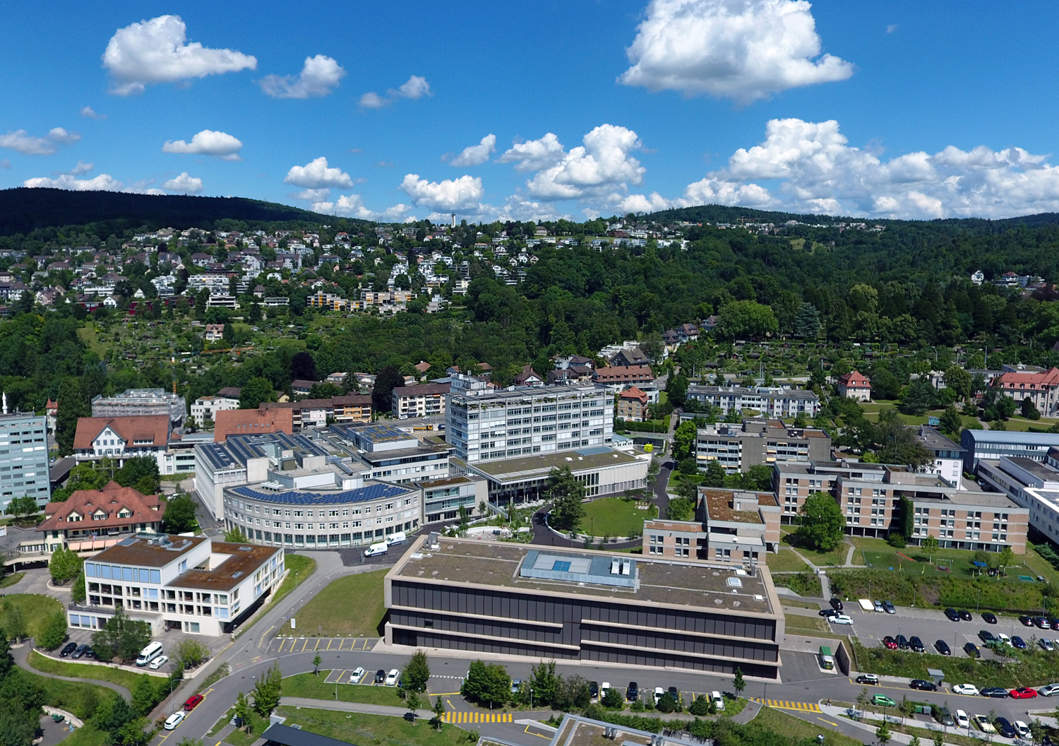 Luftaufnahme der Universitätsklinik Balgrist im Gesundheitscluster Lengg.