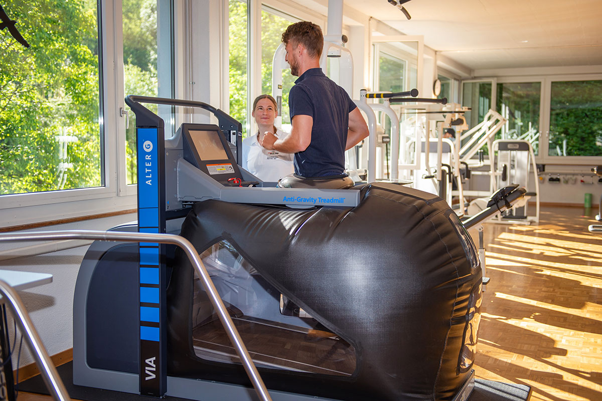 Therapiespezifischer Einsatz: Optimierte Gangrehabilitation und Therapie nach Verletzungen und Operationen. Balgrist, Sportmedizin, Gangrehabilitation, Alter G
