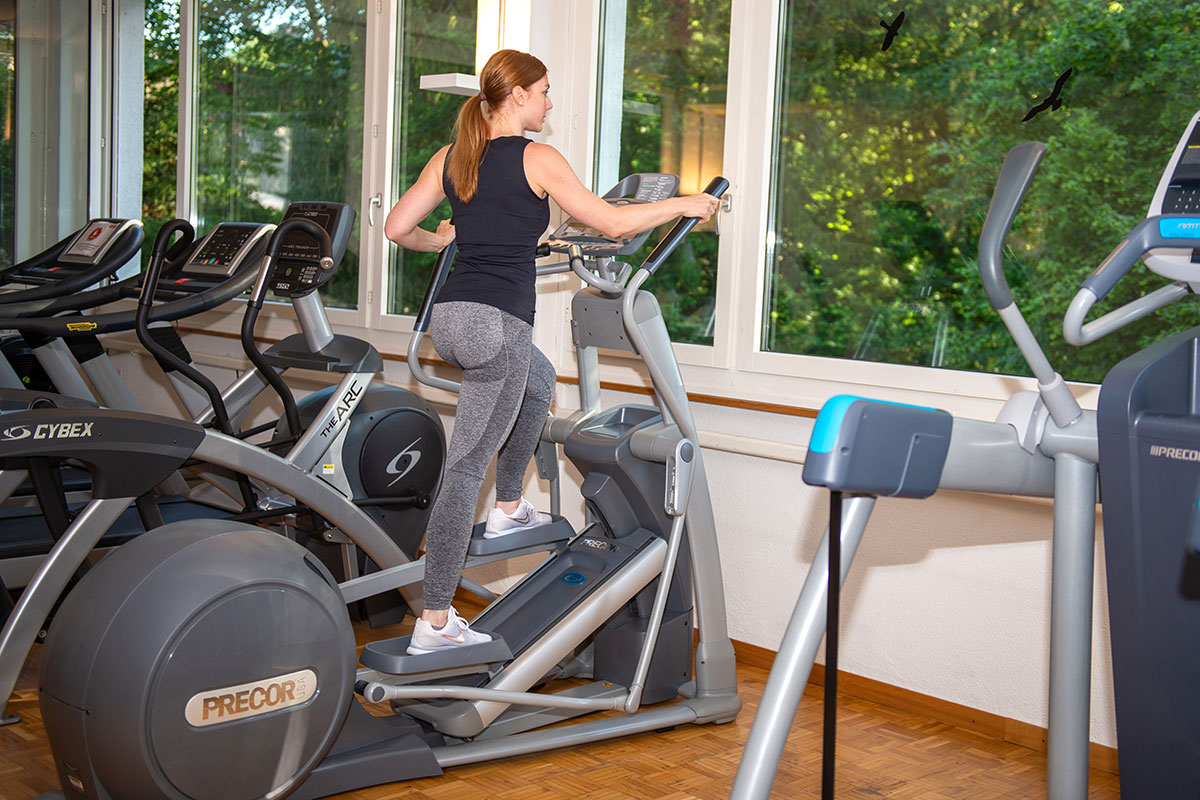 Es stehen eine Vielzahl an Ausdauergeräten zur Verfügung. Balgrist, Sportmedizin, Training